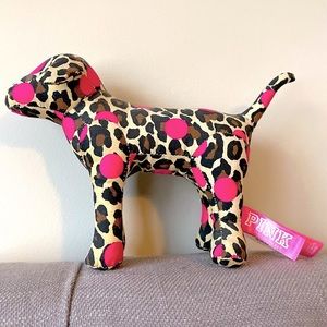 Victoria Secret’s PINK doggie 💖🐶🐆